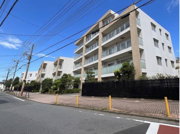 神奈川県藤沢市鵠沼桜が岡３丁目のマンション