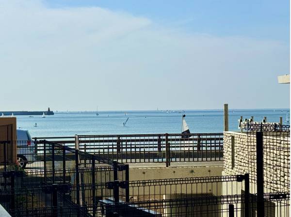 神奈川県逗子市新宿２丁目のマンション