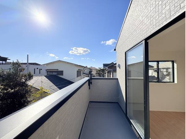 二面バルコニーで解放感がございます!