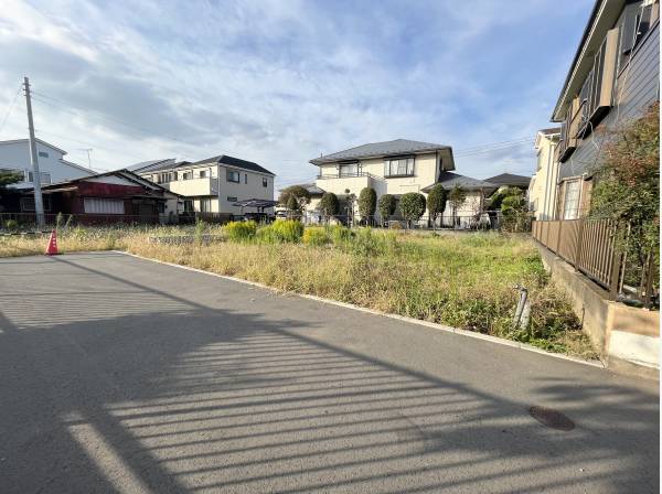 ゆとりのある約４２坪の整形地でございます。