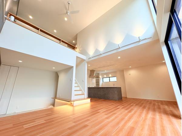 神奈川県平塚市八重咲町の新築戸建