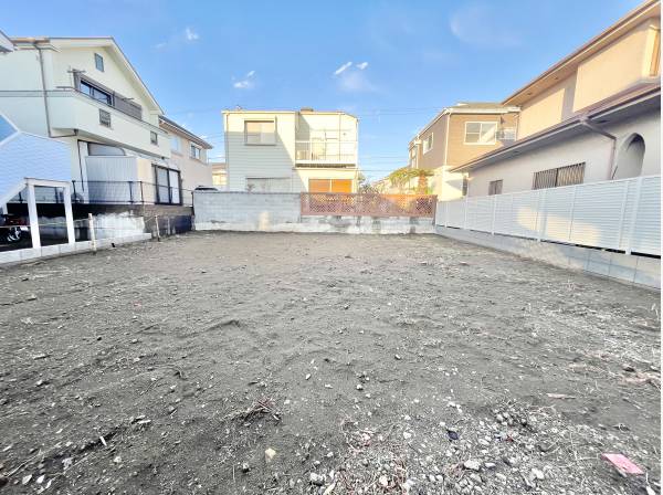 閑静な住宅街に位置します。