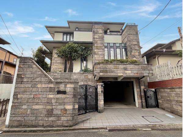 神奈川県藤沢市鵠沼松が岡３丁目の中古戸建