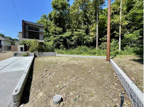 自然豊かな42坪越え土地になります