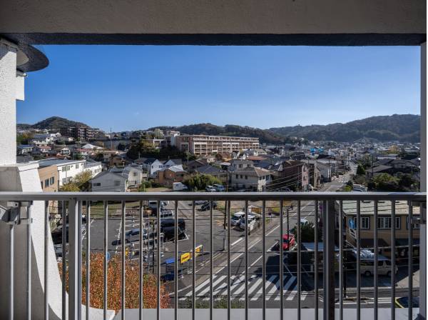 最上階からの抜け感ある眺望。葉山の空と光を独り占め