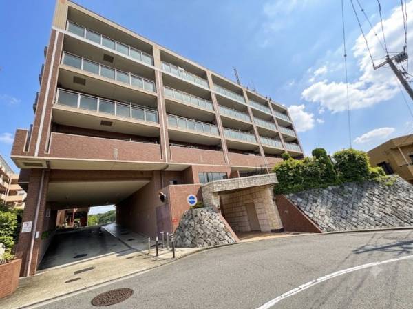 神奈川県逗子市池子２丁目のマンション