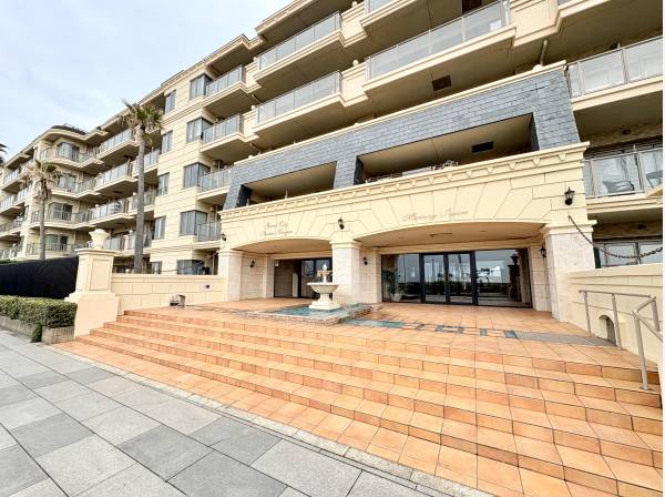 神奈川県藤沢市片瀬海岸３丁目のマンション