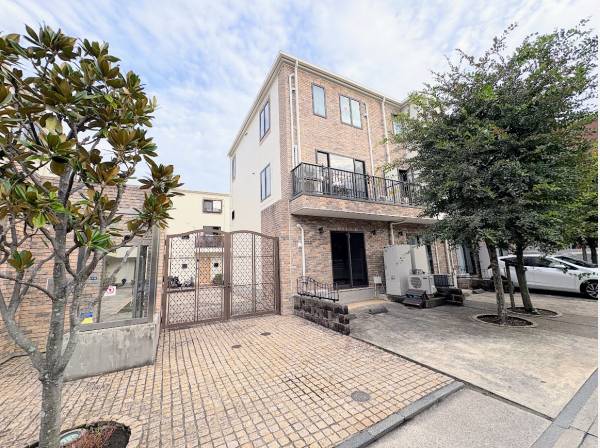 神奈川県逗子市新宿2丁目のマンション