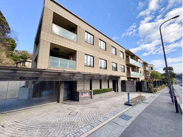 神奈川県鎌倉市佐助１丁目のマンション