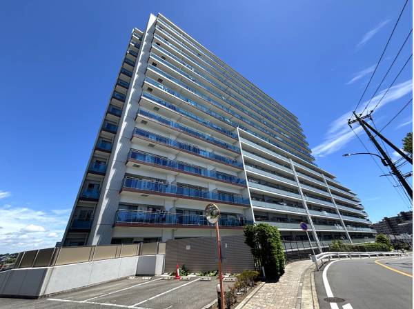 神奈川県藤沢市善行坂１丁目のマンション