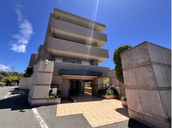 神奈川県鎌倉市七里ガ浜東２丁目のマンション