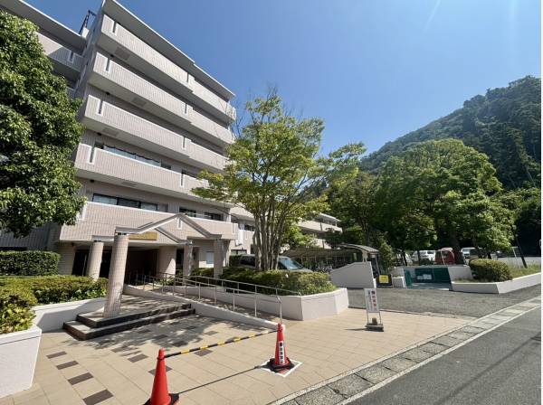 神奈川県三浦郡葉山町長柄のマンション