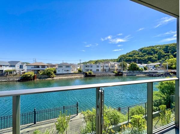 神奈川県逗子市新宿１丁目のマンション