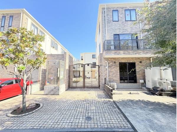 神奈川県逗子市新宿２丁目のマンション