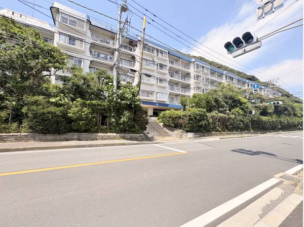 神奈川県三浦郡葉山町一色のマンション