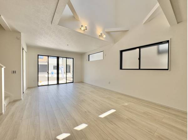 神奈川県藤沢市本藤沢２丁目の新築戸建