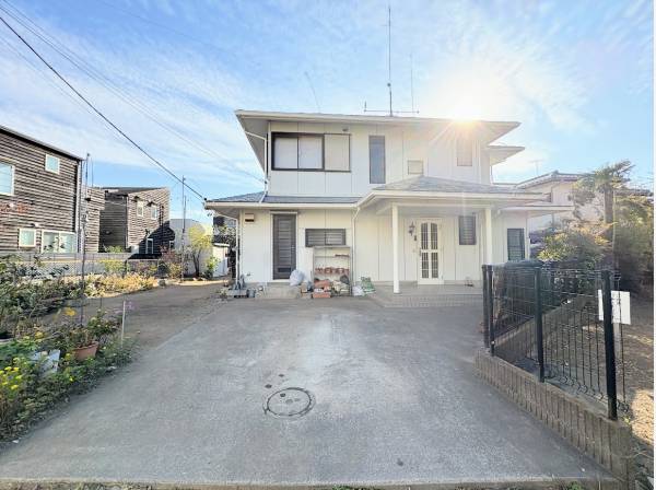 敷地面積約90坪超の広々とした敷地です