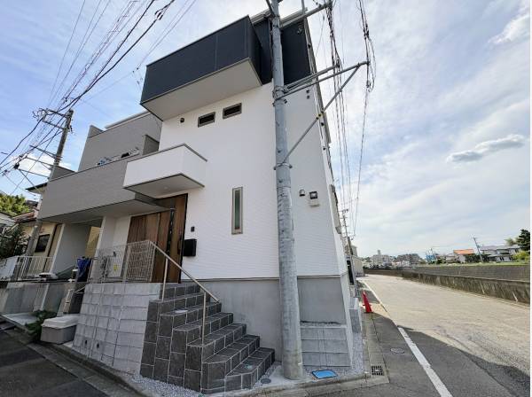 神奈川県藤沢市片瀬１丁目の新築戸建