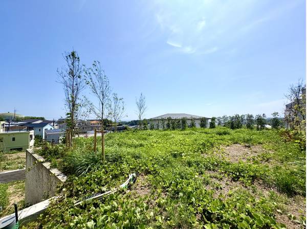 約100坪の広大な敷地。理想の邸宅を建てるための、夢のステージです。