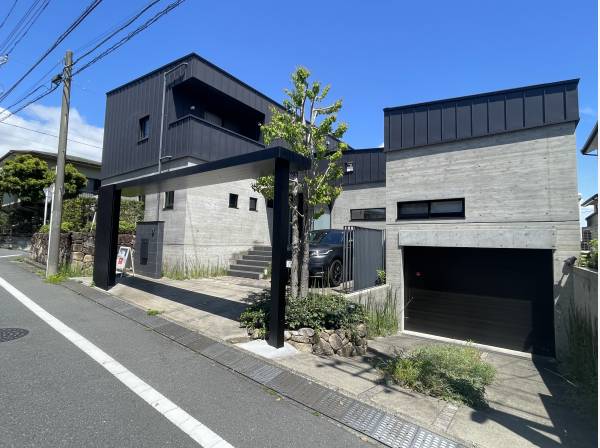 「西鎌倉」駅徒歩６分『中庭とガレージのある私邸』