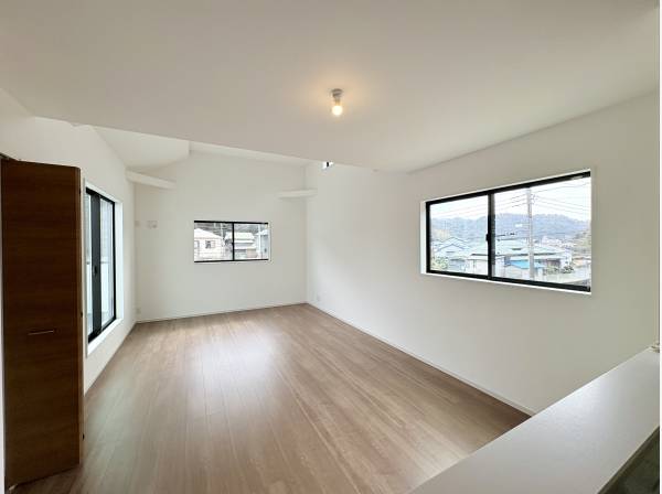 神奈川県三浦郡葉山町長柄の新築戸建