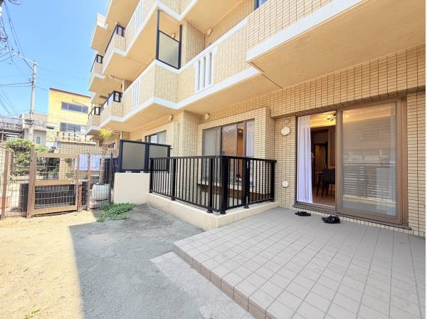 神奈川県逗子市新宿２丁目のマンション