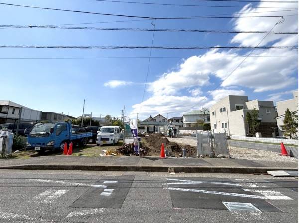 ～南東道路で陽当たり良好♪約37坪の建築条件なし売地！