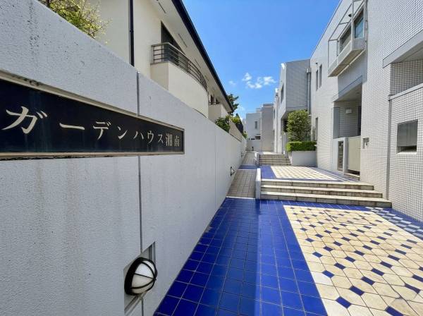 入口もお洒落ですね！