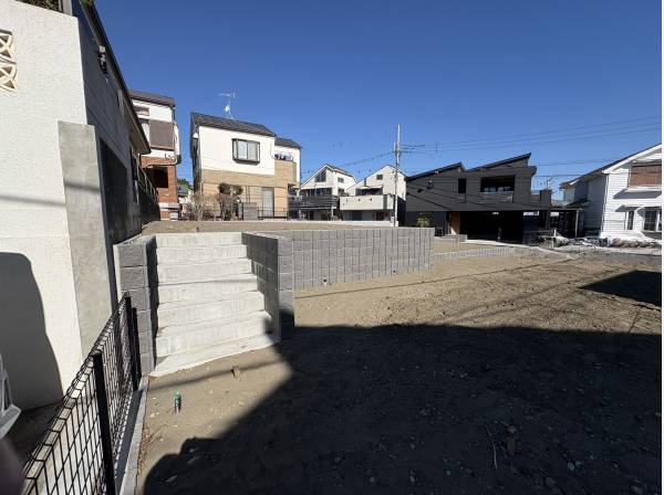 ひな壇上の造成地