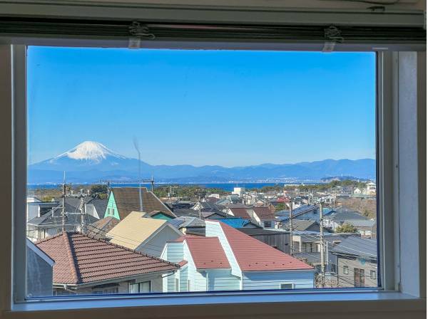 お天気次第でロフトの窓からはっきりと江ノ島・富士山を望みます♪
