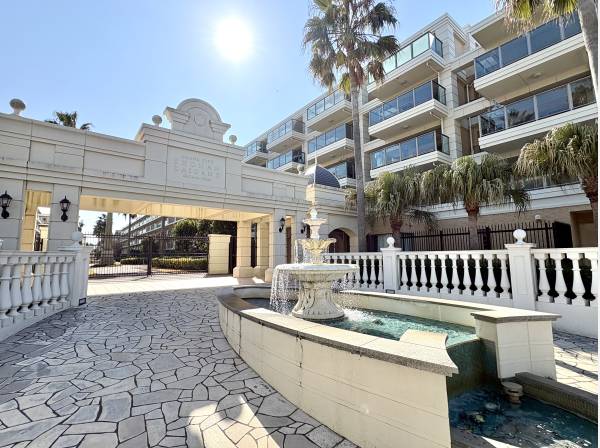 神奈川県藤沢市辻堂西海岸３丁目のマンション