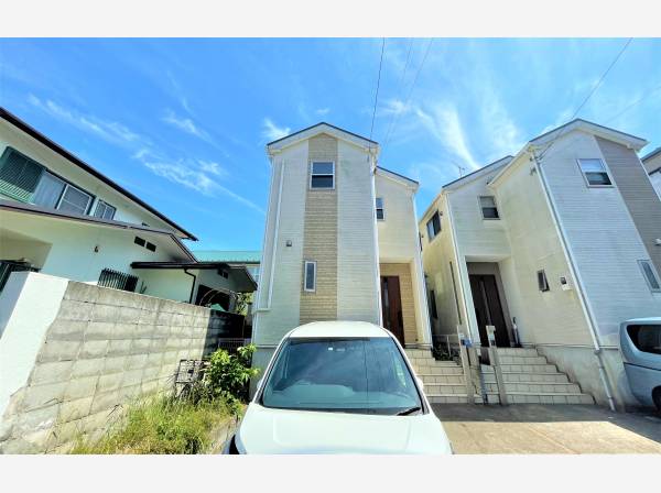 周辺は閑静な住宅街です♪