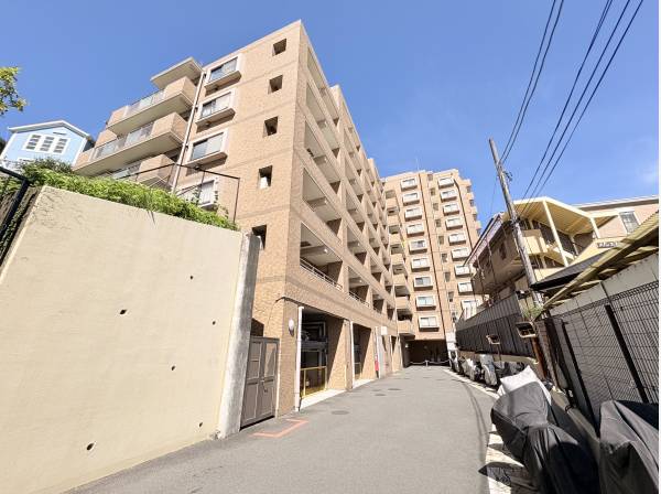 神奈川県藤沢市花の木のマンション