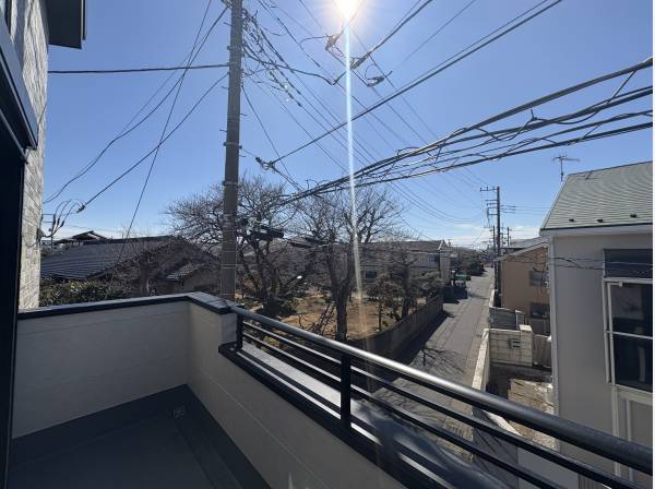 陽が多く入るバルコニーで東側が開けていて朝日がしっかり入ります。