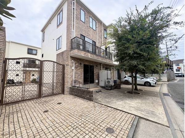 神奈川県逗子市新宿２丁目のマンション