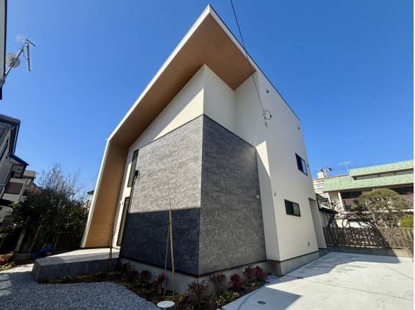 神奈川県平塚市八重咲町の新築戸建