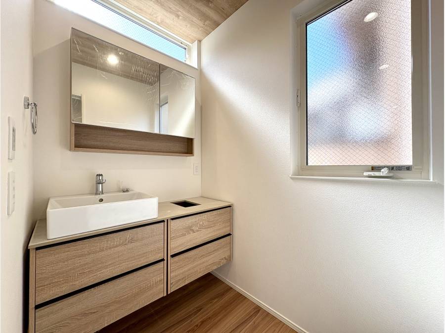 ダブルボウルを採用した洗面化粧台