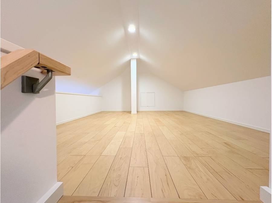 固定階段から上がる約5.2帖ロフト