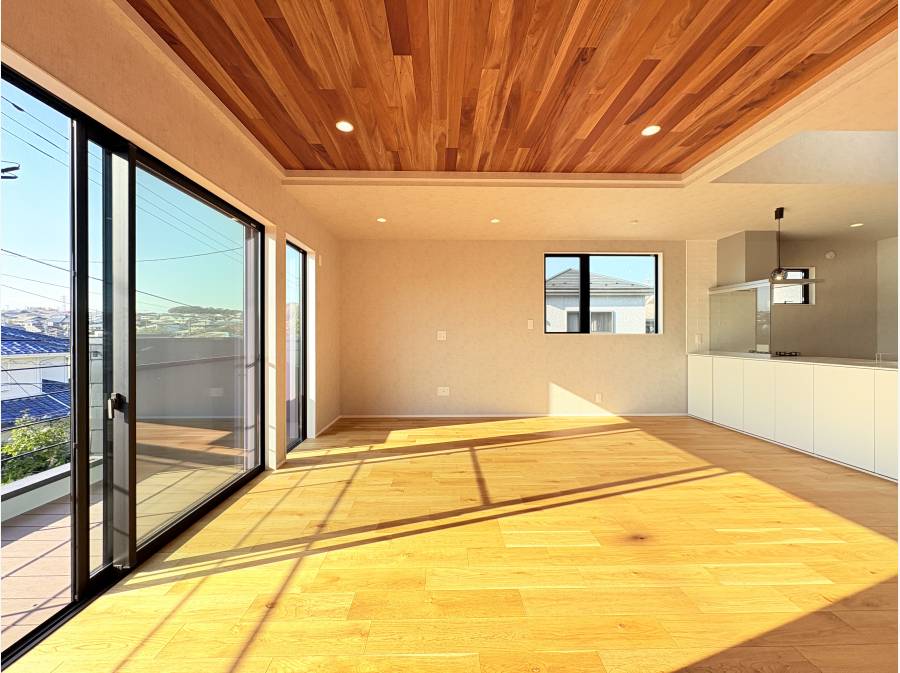 20.3帖のLDKからは開放的な眺望がございます