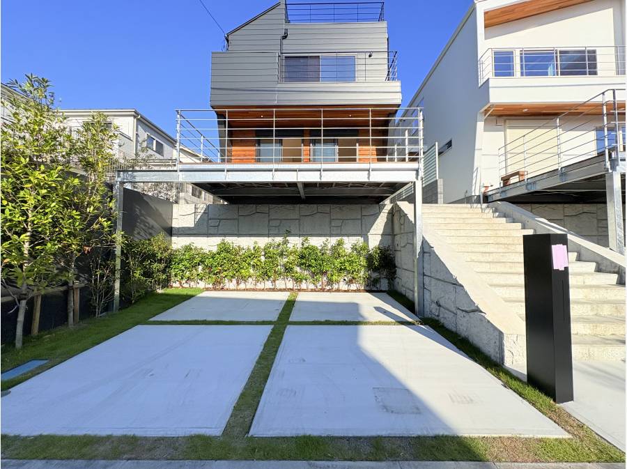 カースペースもしっかり2台分完備!