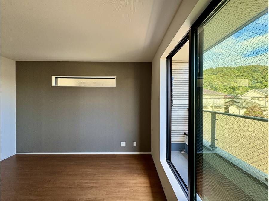 洋室の様子、収納も豊富です!