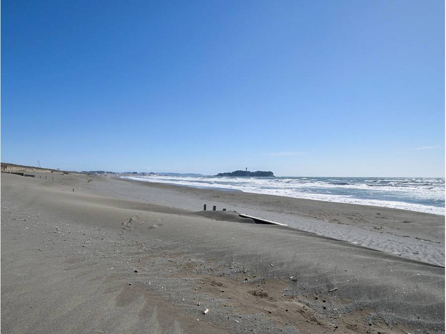 海まで徒歩3分 約240m