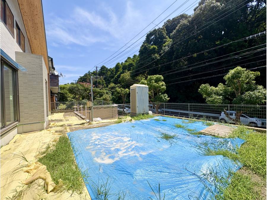 お家から見た景色、向かいには鎌倉の緑が広がります