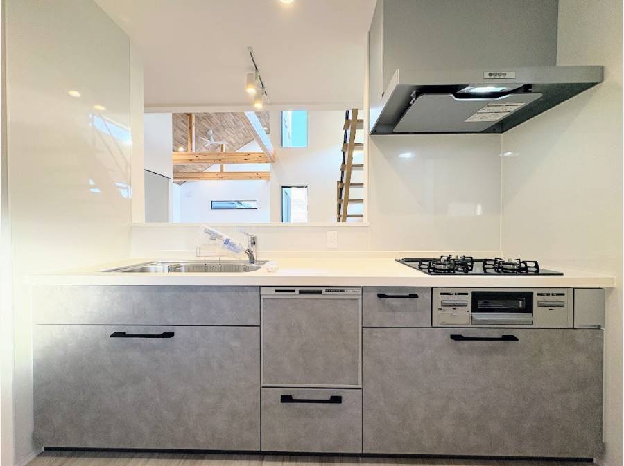 家族との会話が弾む対面式キッチン