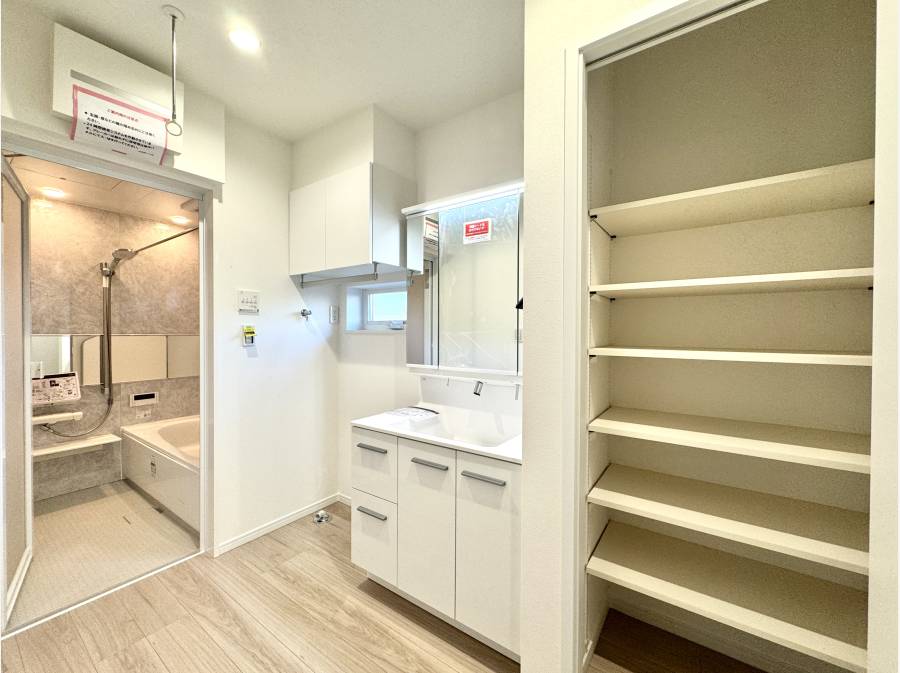 サニタリースペースは室内干し対応
収納の豊富さも魅力です