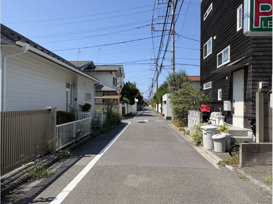 前面道路もしっかりと広さがあり、大きな車をお持ちの方にもオススメ