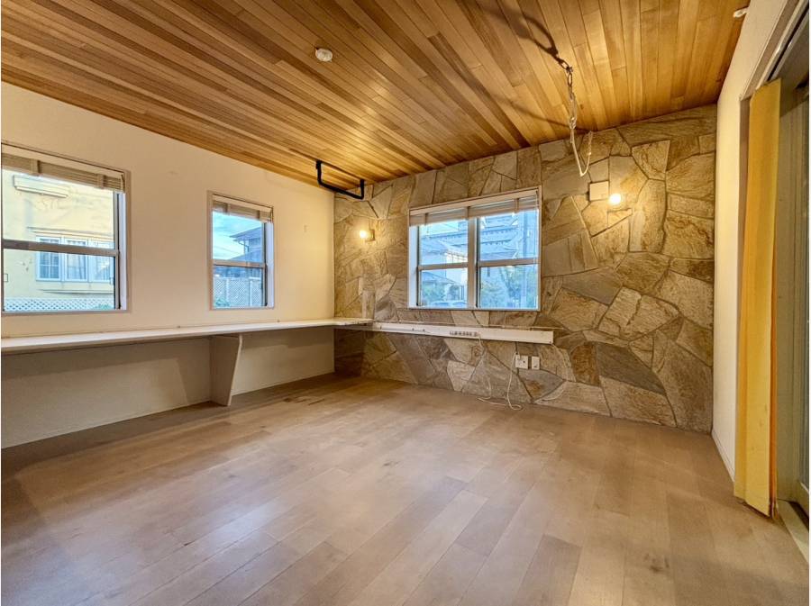 天井や壁紙など細部までこだわっております