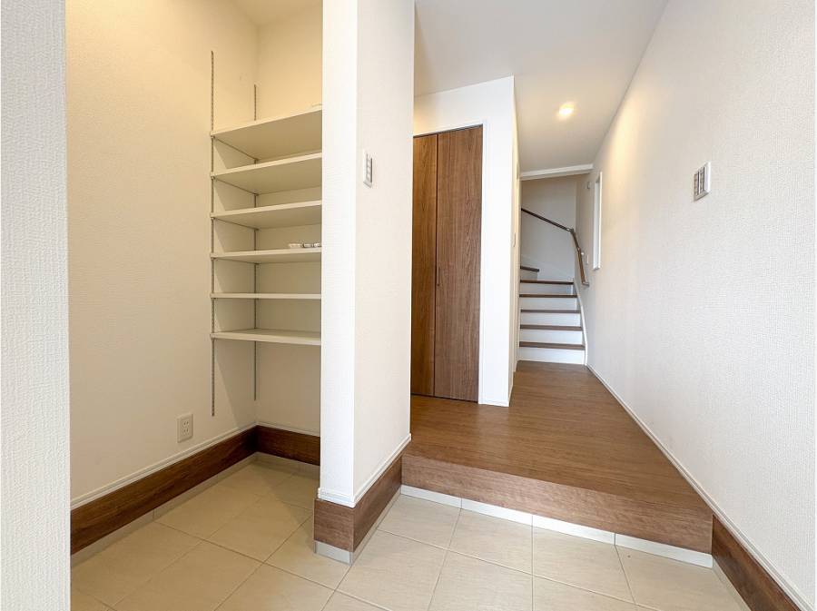 玄関には大容量のSICもあります