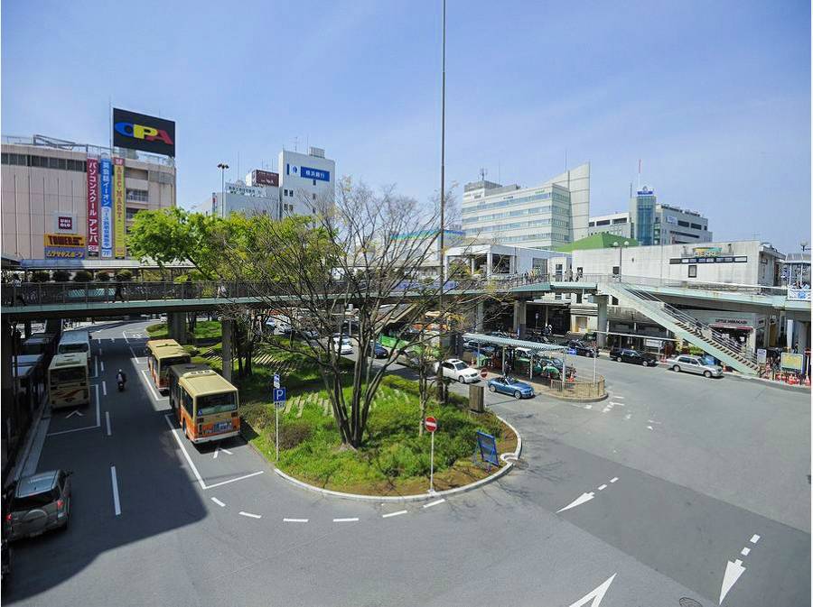藤沢駅まではバスで10分程度