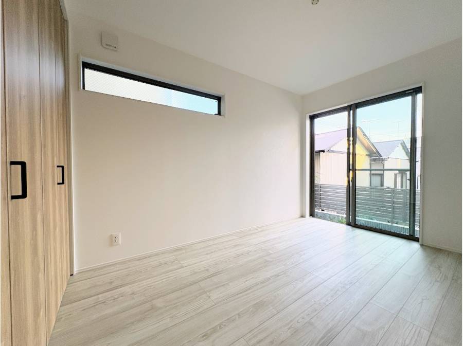 約6帖の洋室、クローゼットも完備しています